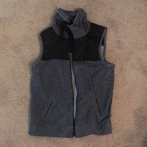 Kensie zip up sleeveless jacket